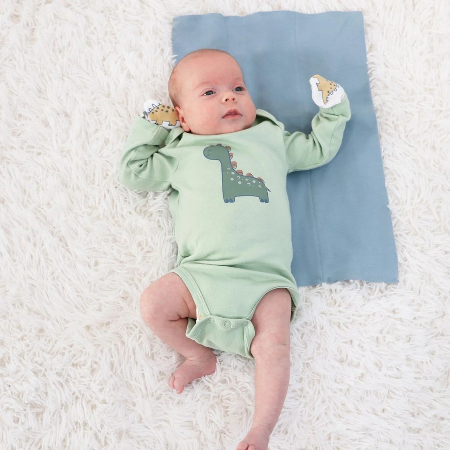 Newborn Layette Gift Set for Baby Boys or Baby Girls, 23 Essential Pieces, Dino, 0-3 Months